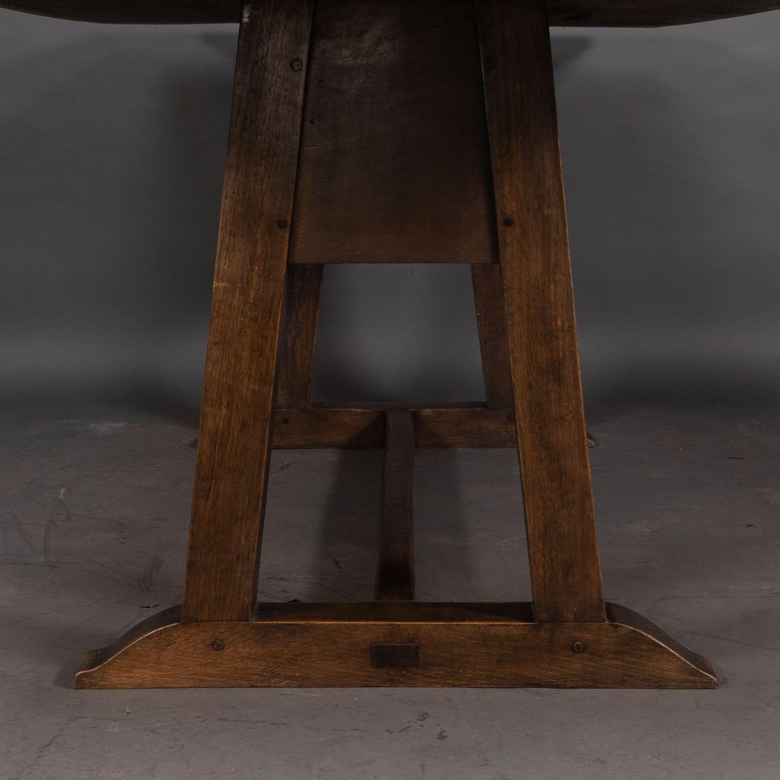 M H Baillie Scott par John P White. Rare table de salle à manger en chêne de style Arts and Crafts en vente 4