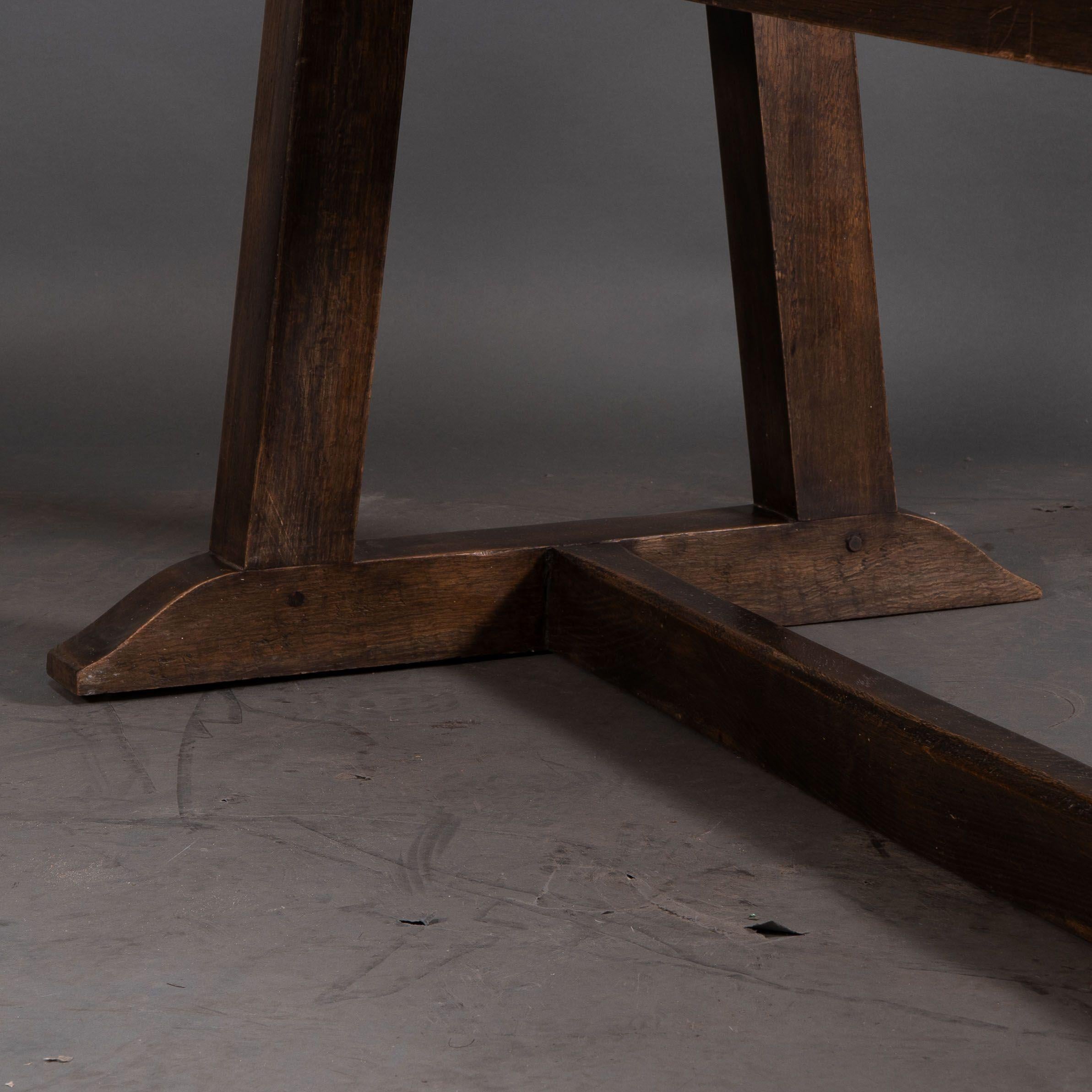 M H Baillie Scott par John P White. Rare table de salle à manger en chêne de style Arts and Crafts en vente 8