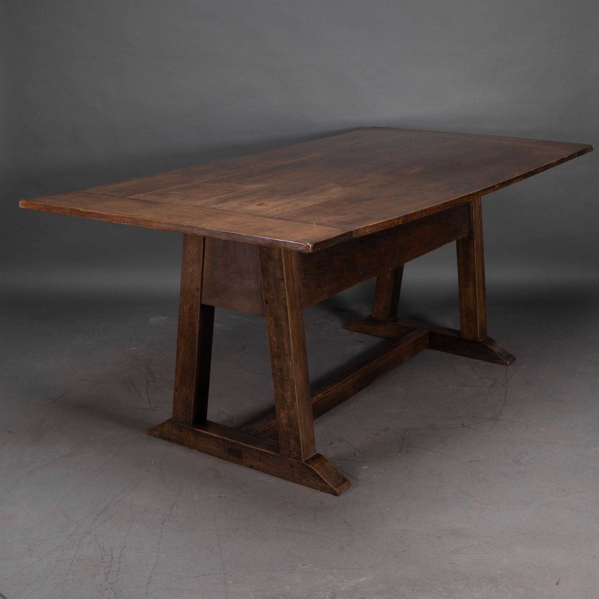 M H Baillie Scott par John P White. Rare table de salle à manger en chêne de style Arts and Crafts Bon état - En vente à London, GB