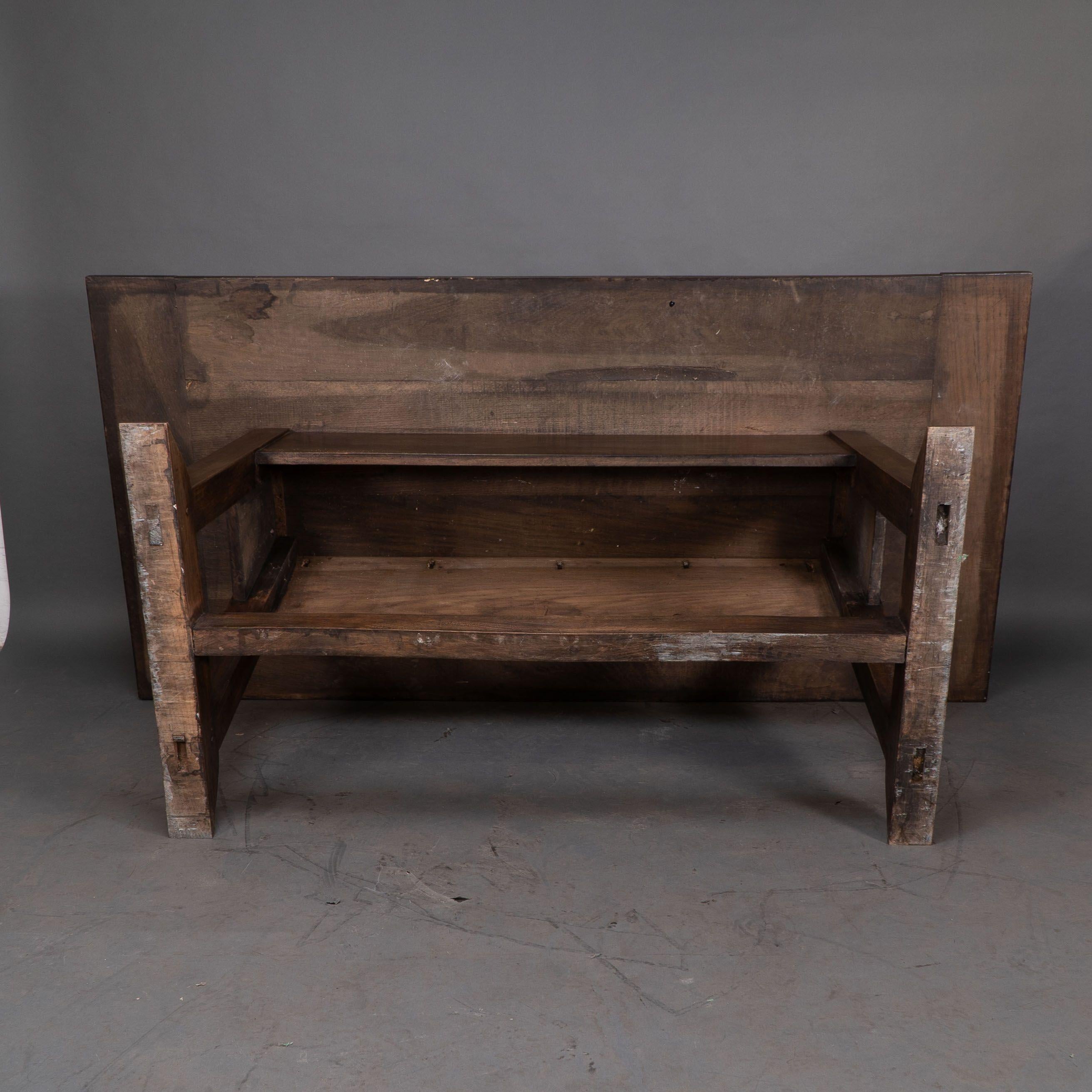 M H Baillie Scott par John P White. Rare table de salle à manger en chêne de style Arts and Crafts en vente 1