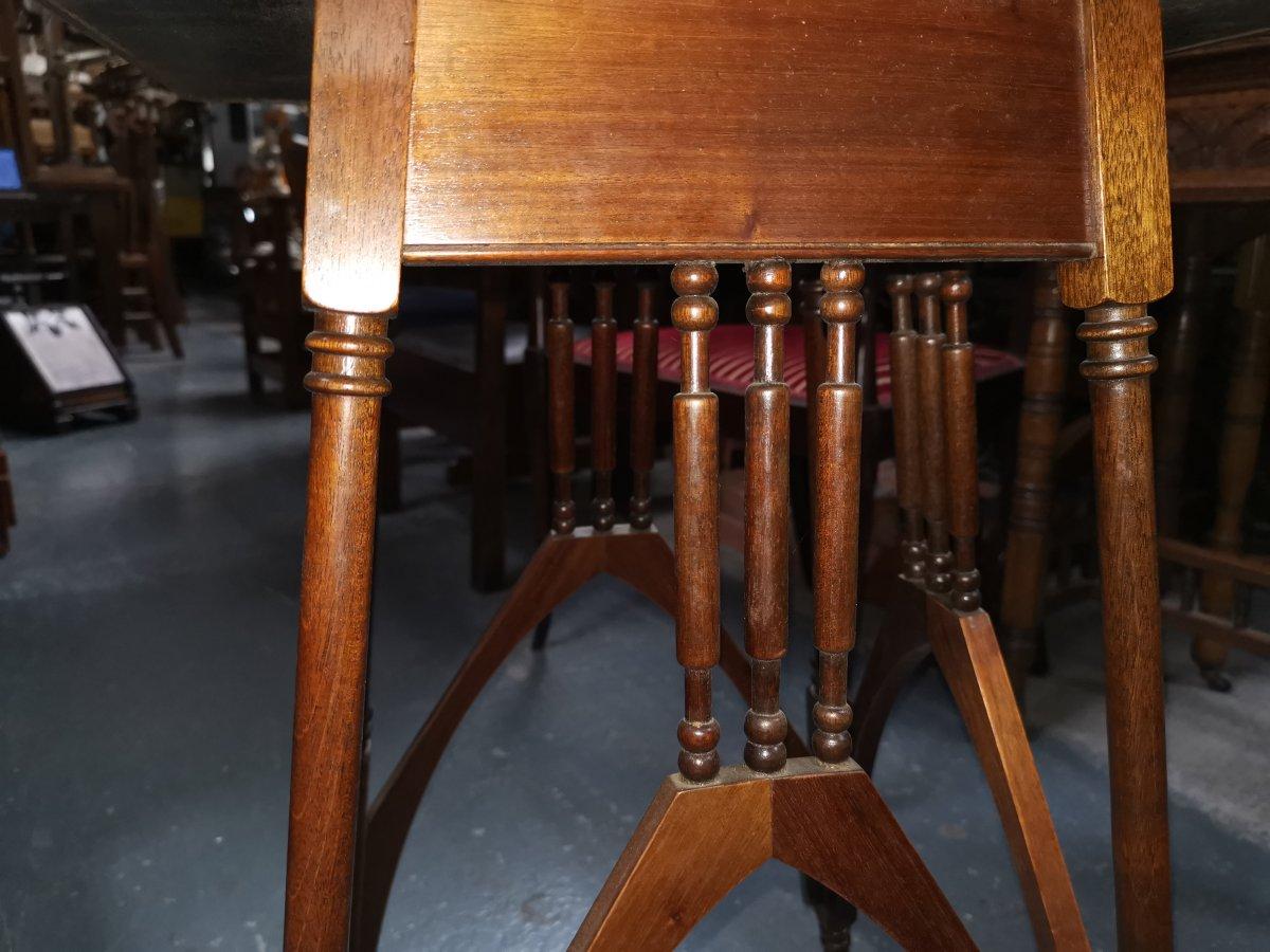 Fait main Table d'appoint en bois de rose et acajou de M H Baillie Scott pour The Guild Of Handicraft en vente