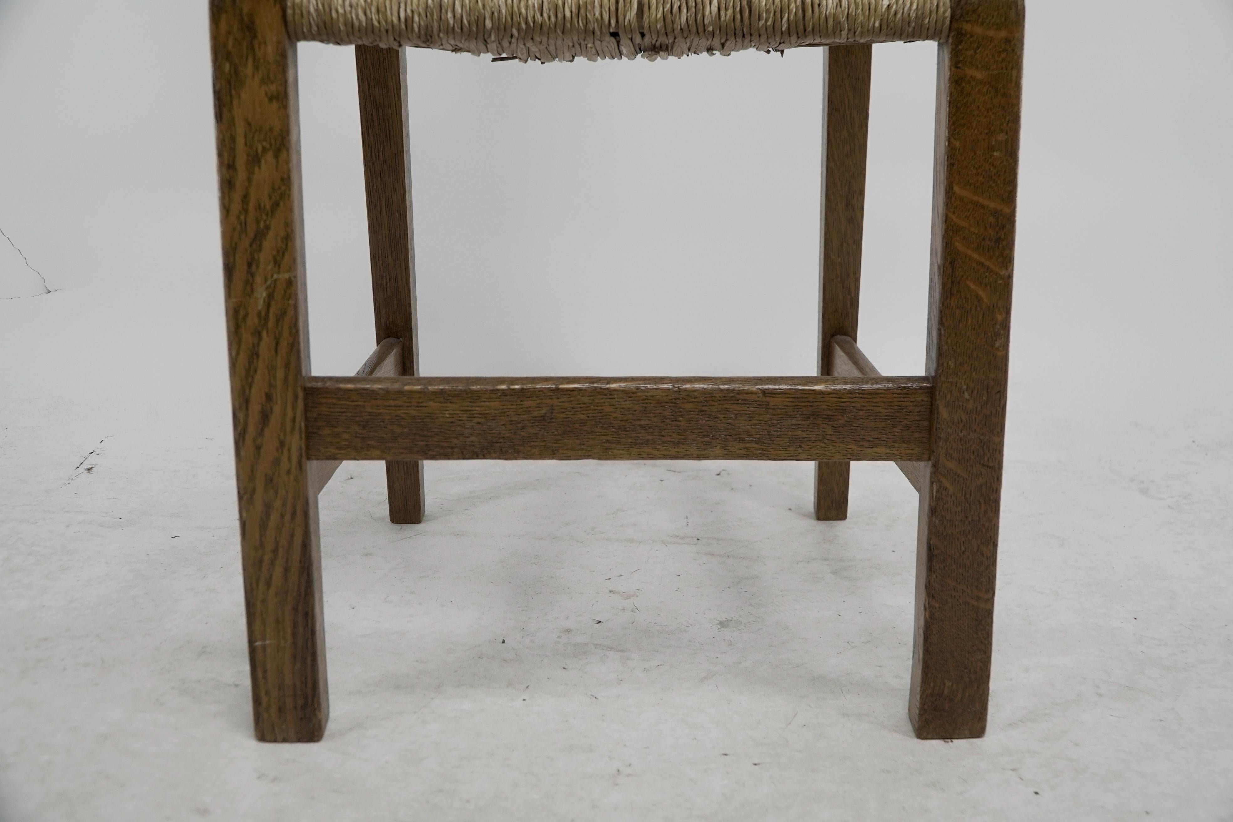 M H Baillie Scott zugeschrieben. Ein Arts & Crafts Stuhl aus Eiche mit durchbrochenem Dekor im Angebot 7