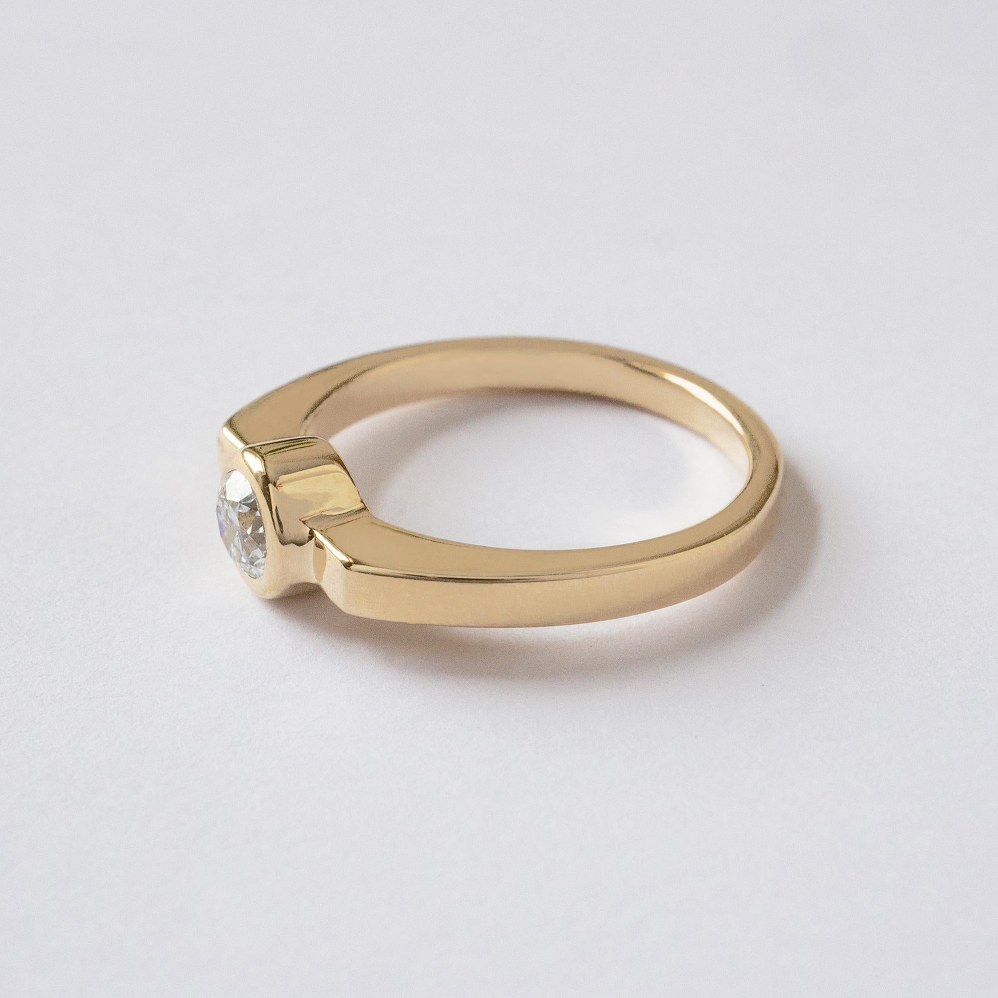 Contemporary M. Hisae 0.25ct White Diamond 14k Yellow Gold Modernist Engagement Ring For Sale