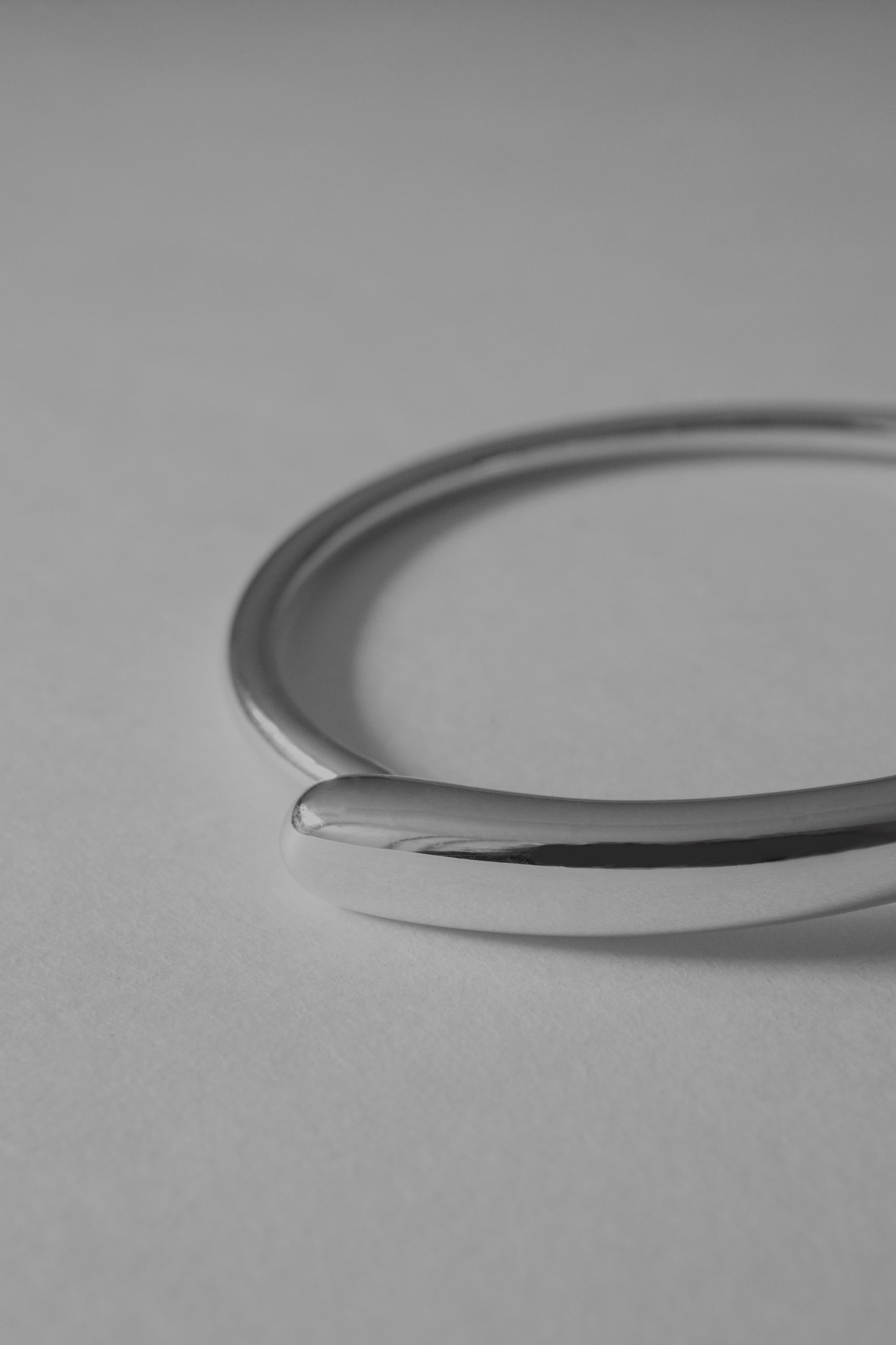 Women's or Men's M. Hisae Sculptural Hinged Bangle Bracelet For Sale