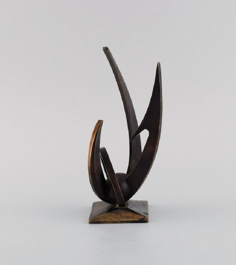 M. Joffroy, France. Rare modernist bronze sculpture. EDF, Pimingui. 
Mid-20th century.
Measures: 16 x 8 cm.
In excellent condition.
Stamped and signed.