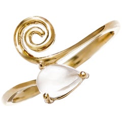 18 Karat Yellow Gold Diamond and Pear Shaped Moonstone Petal Ring 18 Karat Yellow Gold Diamond and Pear Shaped Moonstone Petal Ring