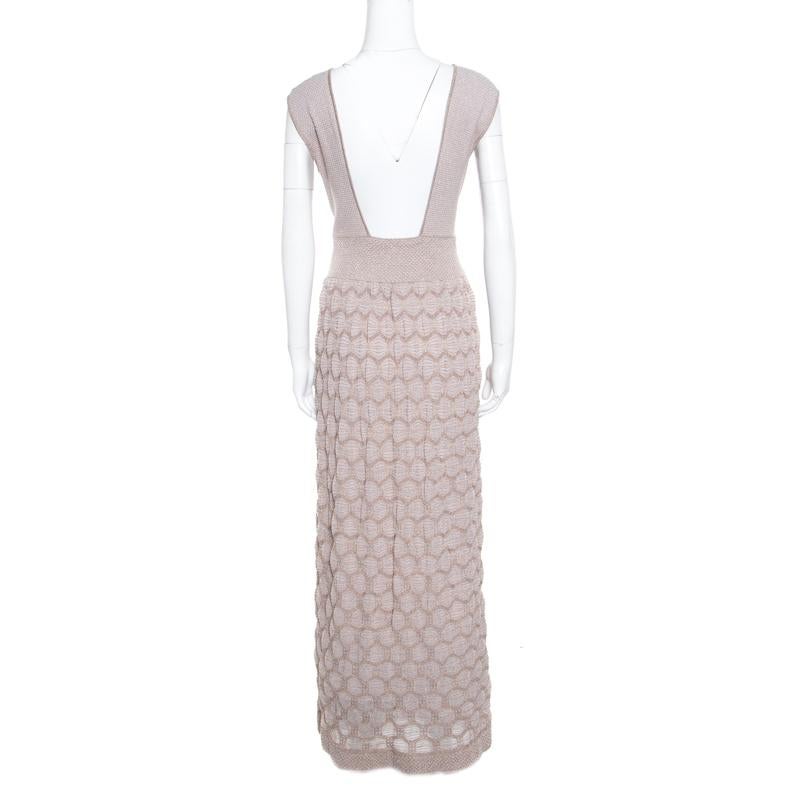 Make an excellent style statement in this dream dress from the house of M Missoni! The sleeveless beige creation is made of a blend of fabrics and features a patterned knit design. It flaunts a deep back and can be paired with platform pumps and a