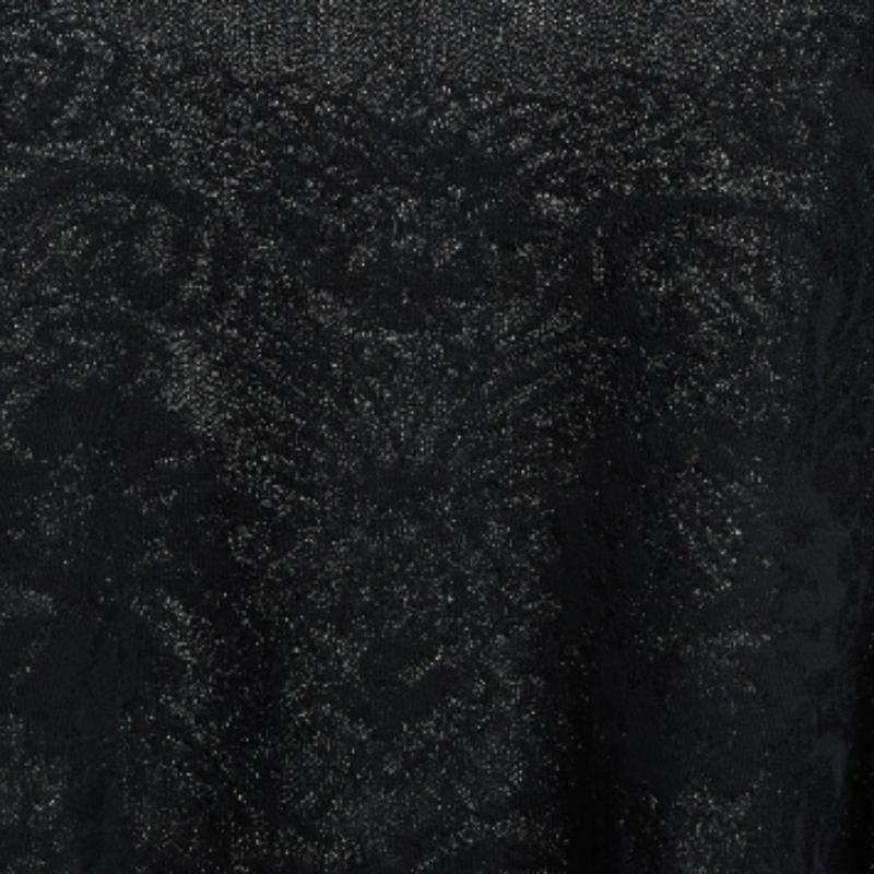 Questo top griffato offre stile e comfort. Realizzata con i migliori tessuti, la creazione è stata curata nei minimi dettagli. Abbinalo a una gonna e a dei tacchi.