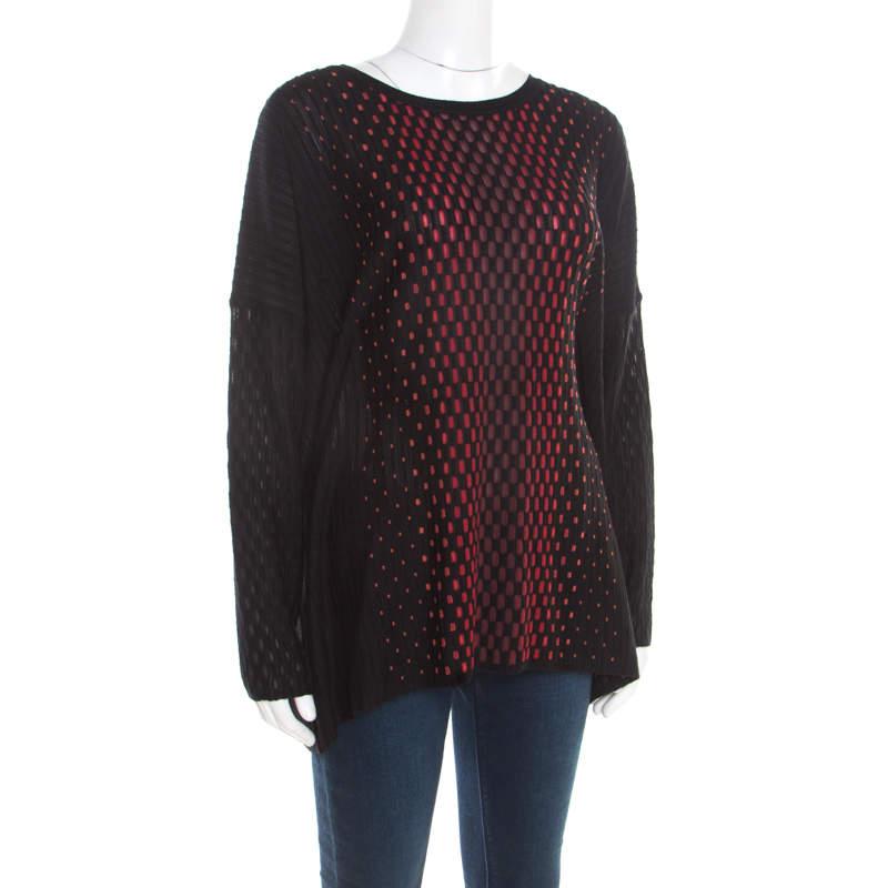 Wear this M Missoni top and style up your casual look. Knit with quality fabric, this sweater top has a Boxy shape. This piece features long sleeves and the patterns look sophisticated. Teamed with dark bottoms, this creation will be perfect.

