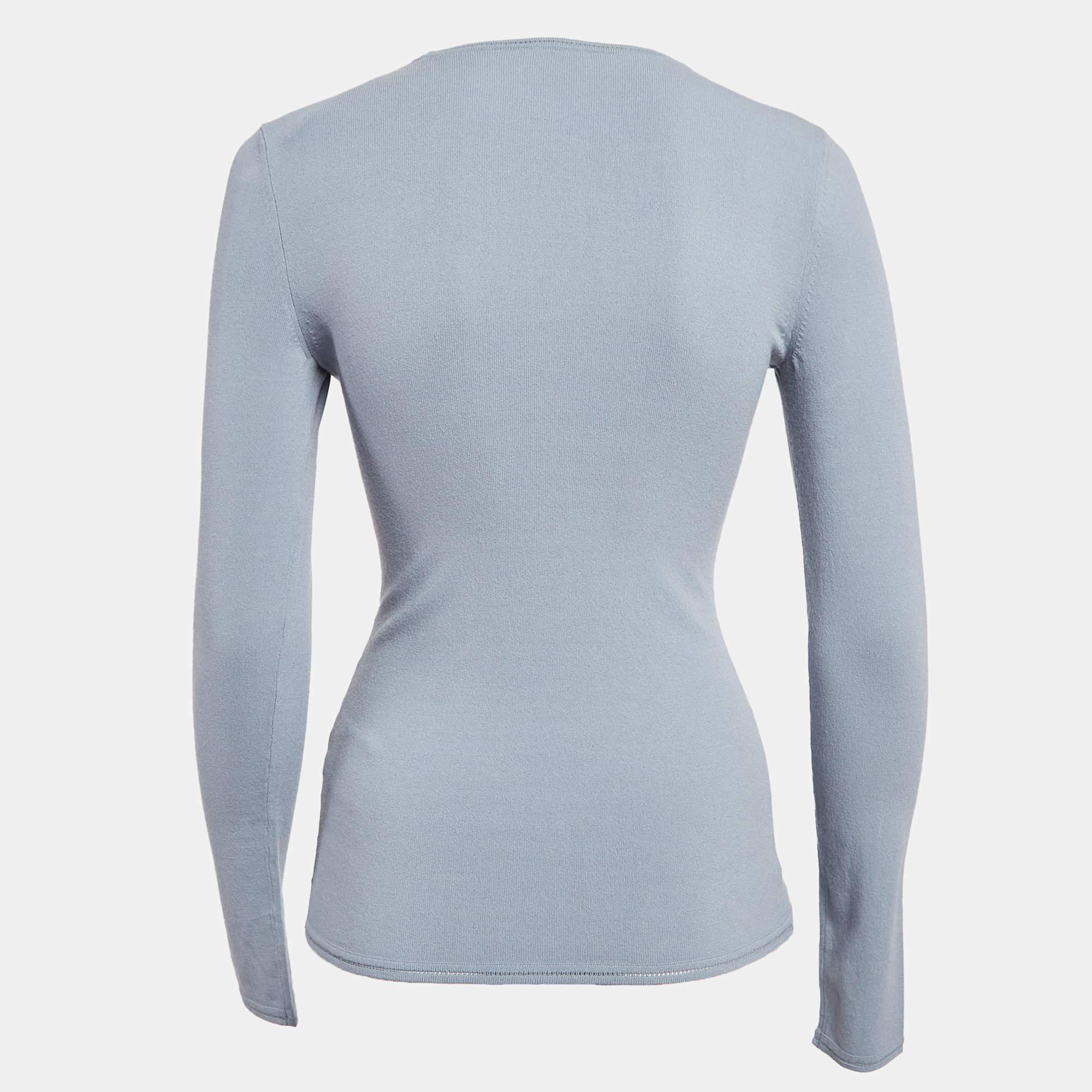 Find great style and comfort while wearing this designer top. Tailored using the best fabric the creation has been given immense detail. Style it with a skirt and heels.