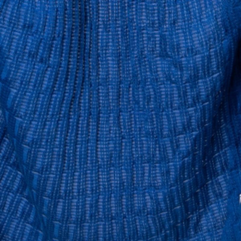 Que vous souhaitiez faire des sorties décontractées entre amis ou simplement vous prélasser, ce cardigan est une pièce polyvalente et peut être stylisé de nombreuses façons. Il a été réalisé avec du tissu fin.