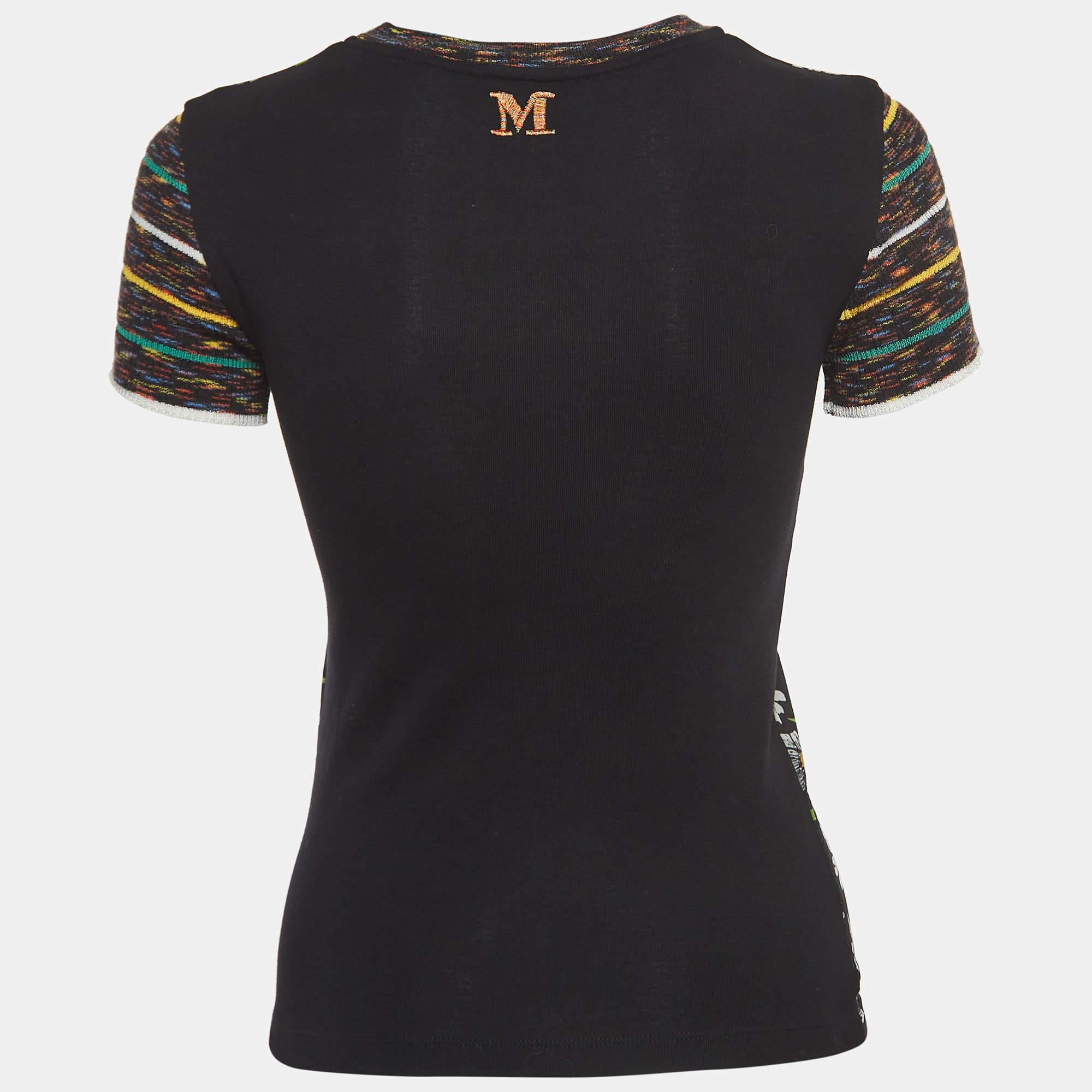 Perfect for casual outings or errands this T shirt is the best piece to feel comfortable and stylish in. It flaunts a catchy shade and a relaxed fit.