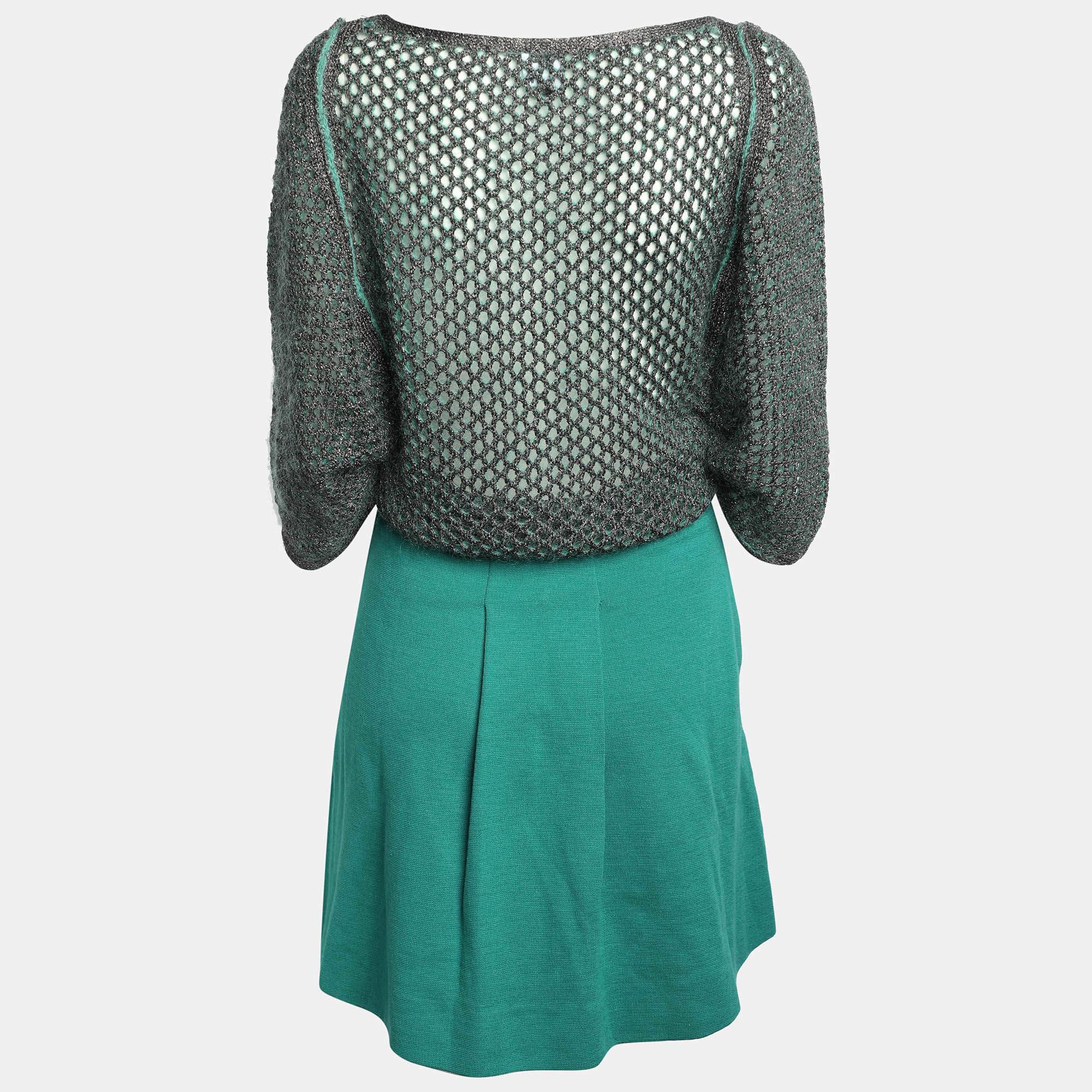 Create a timeless edit with this M Missoni skirt set for women. Meticulously knit using quality materials the set in green and grey which is beautified with a bow detailing on front and half sleeves.