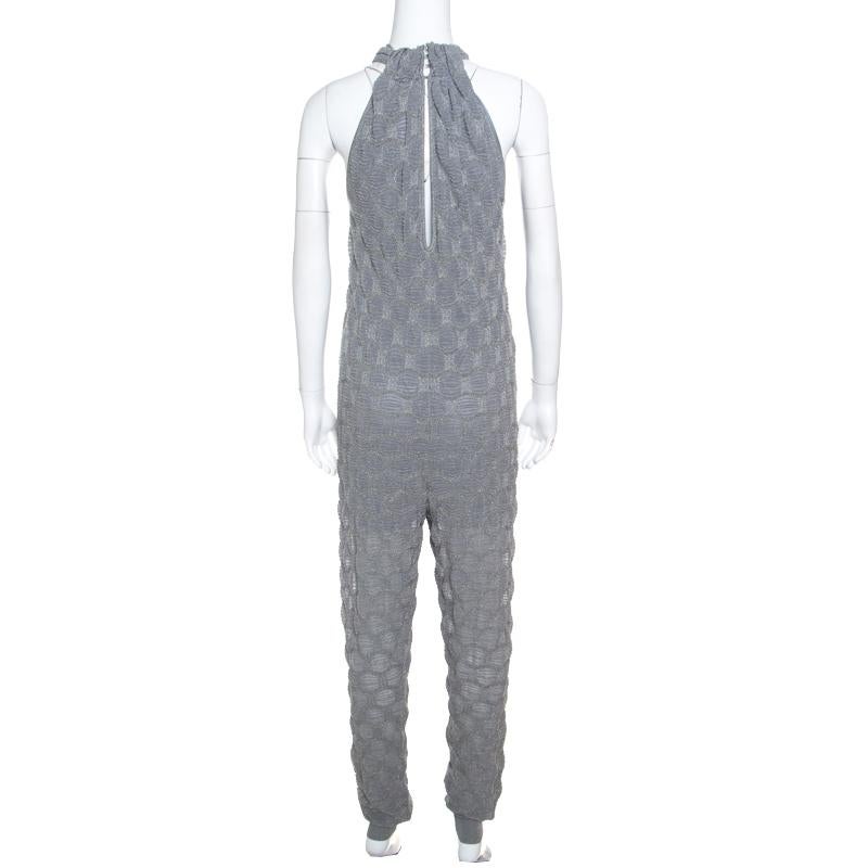 Exuding a chic style, this jumpsuit from the house of M Missoni is a stylish piece of clothing that doesn't compromise on comfort. It is styled with grey lurex giving the outfit a shimmery effect and features an interesting pattern all over.