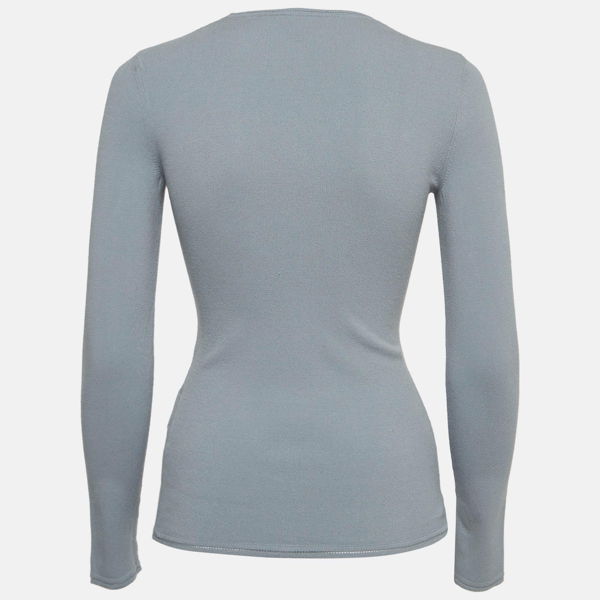 Whether you want to go out on casual outings with friends or just want to lounge around this sweatshirt is a versatile piece and can be styled in many ways. It has been made using high grade materials and the creation will go well with basic denim
