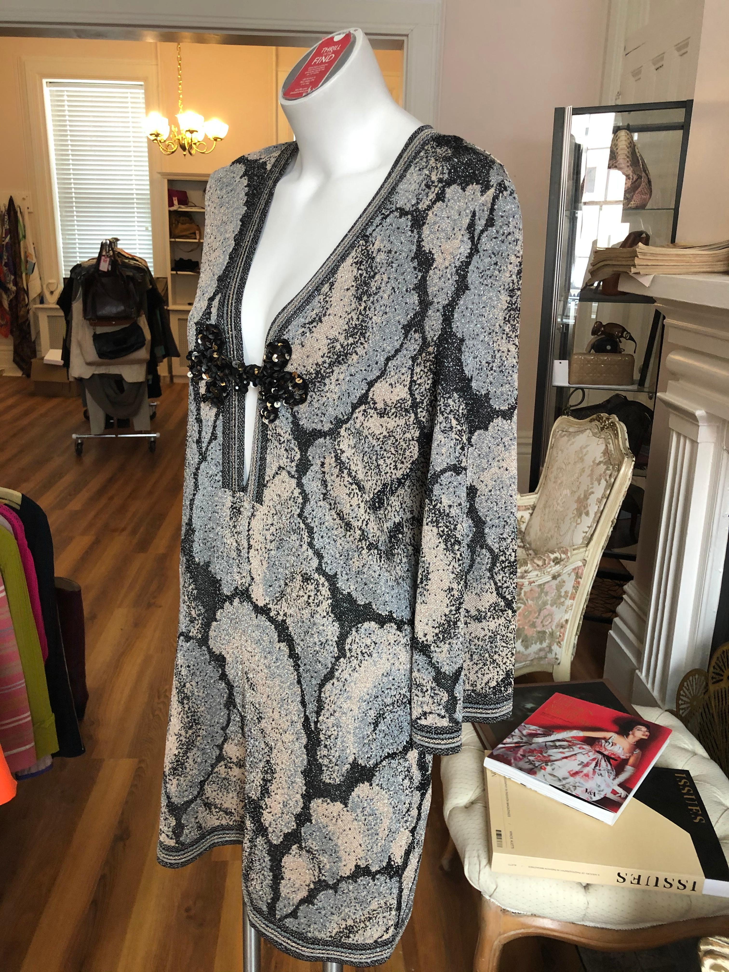 Recognized as a Missoni by its trim, this is a viscose blend mini/tunic which sparkles and is decorated with sequins bridging the decollete neckline.

WEar as a mini dress with tights or as a tunic with leggings.