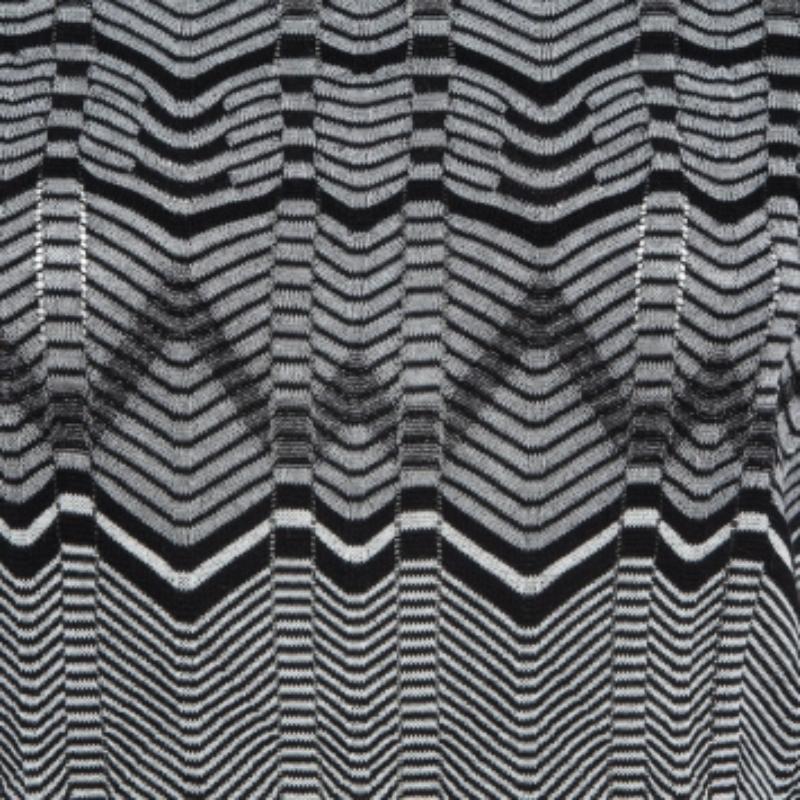 M Missoni Sudadera cuello redondo monocromo Chevron S en Bueno estado para la venta en Dubai, Al Qouz 2