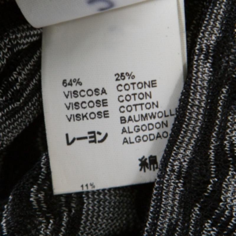 M Missoni Monochrome Chevron-Muster Perforierte Strick-Tunika mit ausgestellten Ärmeln S im Zustand „Gut“ im Angebot in Dubai, Al Qouz 2