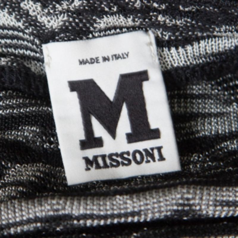 M Missoni Monochrome Chevron-Muster Perforierte Strick-Tunika mit ausgestellten Ärmeln S Damen im Angebot