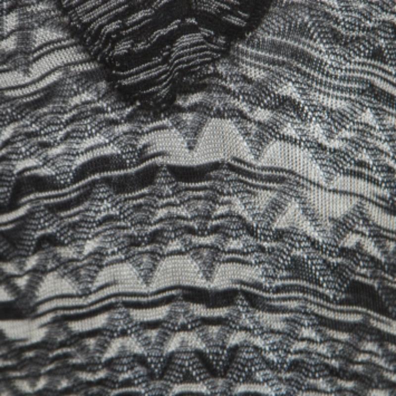 M Missoni Monochrome Chevron-Muster Perforierte Strick-Tunika mit ausgestellten Ärmeln S im Angebot 1