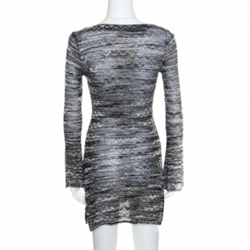M Missoni Monochrome Chevron-Muster Perforierte Strick-Tunika mit ausgestellten Ärmeln S im Angebot 2