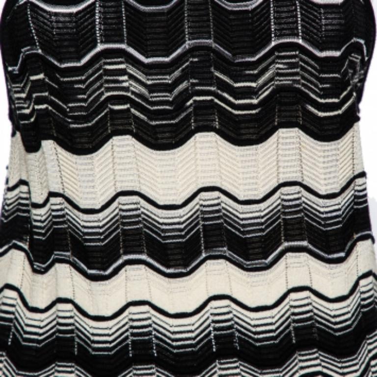 Fácil de combinar con faldas, shorts o pantalones, el top sin mangas de M Missoni garantiza opciones de estilo versátiles. Está finamente tejida y presenta motivos ondulados en un aspecto monocromo.