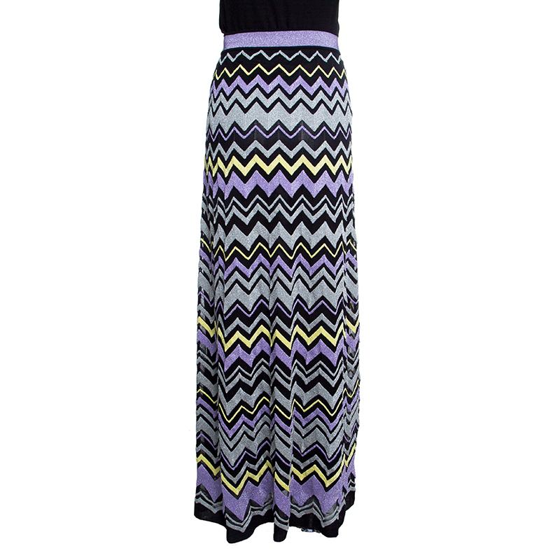 This gorgeous maxi skirt from M Missoni is sure to add a voguish touch to your evening ensemble. The cotton blend lurex knit piece flaunts chevron patterns and comes in multicolours.It is ankle length and slightly flared. Team this with a solid crop