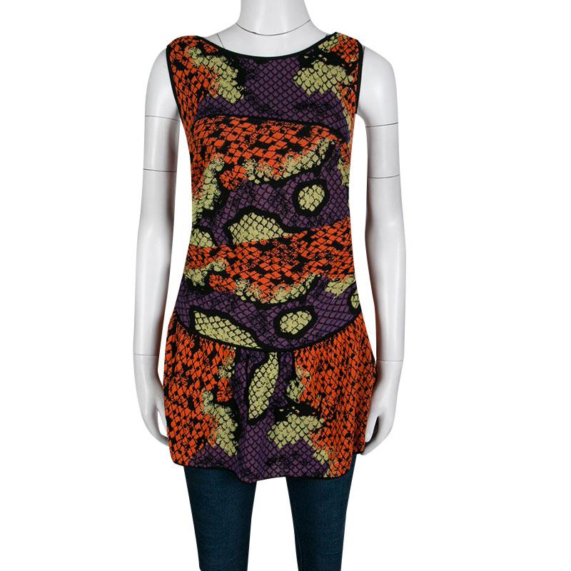 M Missoni's top is a lovely piece to don a chic ensemble for your casual look. Beautifully detailed with peplum design and honeycomb pattern, this top works best when styled with your regular jeans and heels.

Includes: Packaging