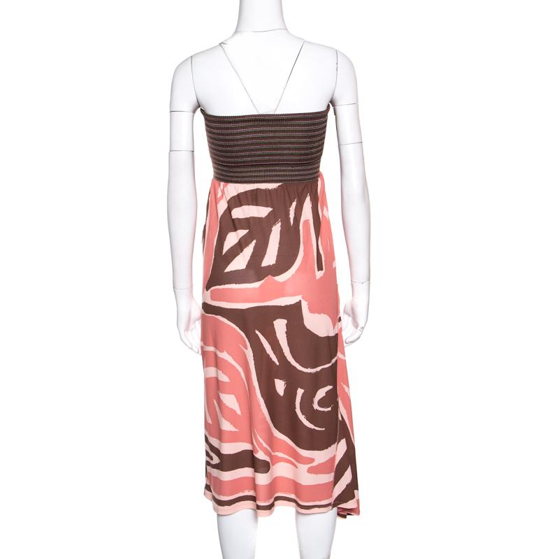 A stylish piece like this M Missoni dress is a must have in every woman's wardrobe. Style this multicoloured piece with suitable accessories for an elegant look. Dress up in this creation, made from blended fabric and be ready to flaunt your stylish