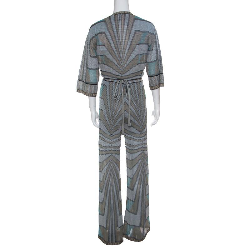 Chic and stylish is what defines this lovely jumpsuit and cardigan set from M Missoni. The fabulous creation is made of a cotton blend and features a multicolour abstract knit pattern all over it. While the jumpsuit flaunts a well-defined silhouette