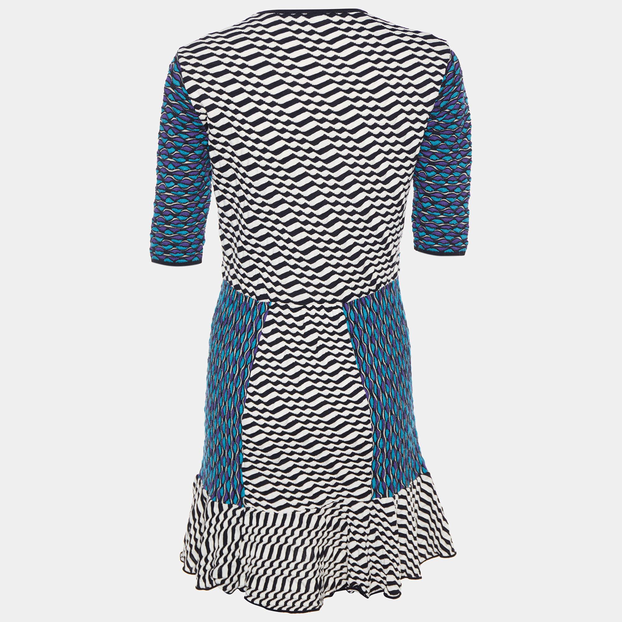 Make a luxe fashion statement by wearing this designer dress. It is tailored using fine fabric into a flattering silhouette.