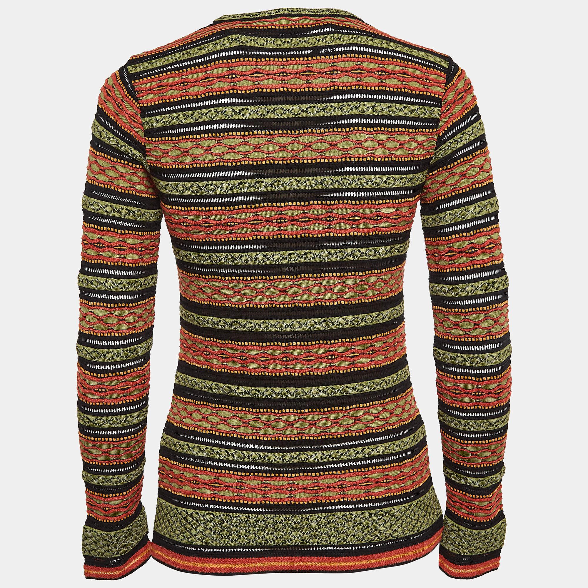Questo top griffato offre stile e comfort. Realizzata con i migliori tessuti, la creazione è stata curata nei minimi dettagli. Abbinalo a una gonna e a dei tacchi.
