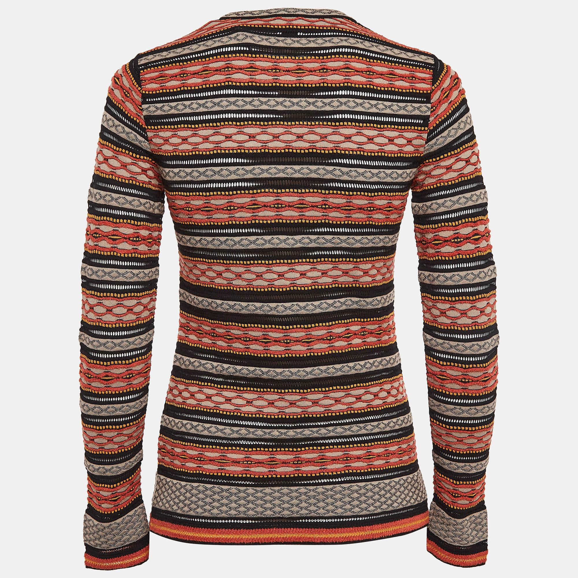 Questo top griffato offre stile e comfort. Realizzata con i migliori tessuti, la creazione è stata curata nei minimi dettagli. Abbinalo a una gonna e a dei tacchi.