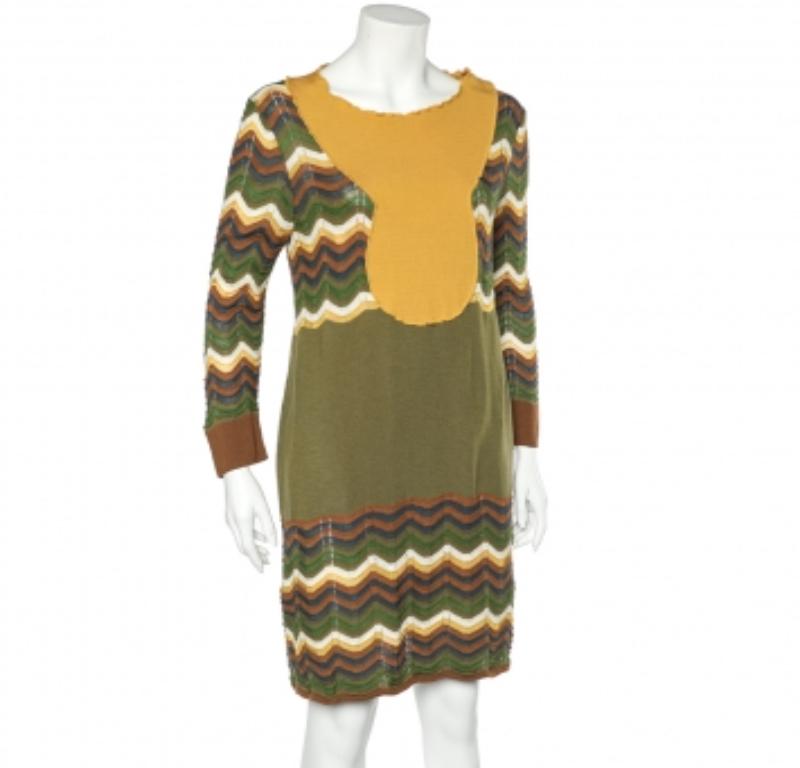 Die Kunstfertigkeit und die feminine Silhouette des Kleides von M Missoni zeugen von der tadellosen Schneiderkunst des Labels. Es ist aus hochwertigen MATERIALEN genäht, hat eine gute Passform und lässt sich leicht mit schicken Accessoires, offenen