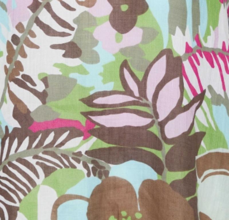 La cura sartoriale, i materiali di qualità e i tagli eleganti fanno di questo top firmato un pezzo da conservare! Il design è classico e facile da abbinare.