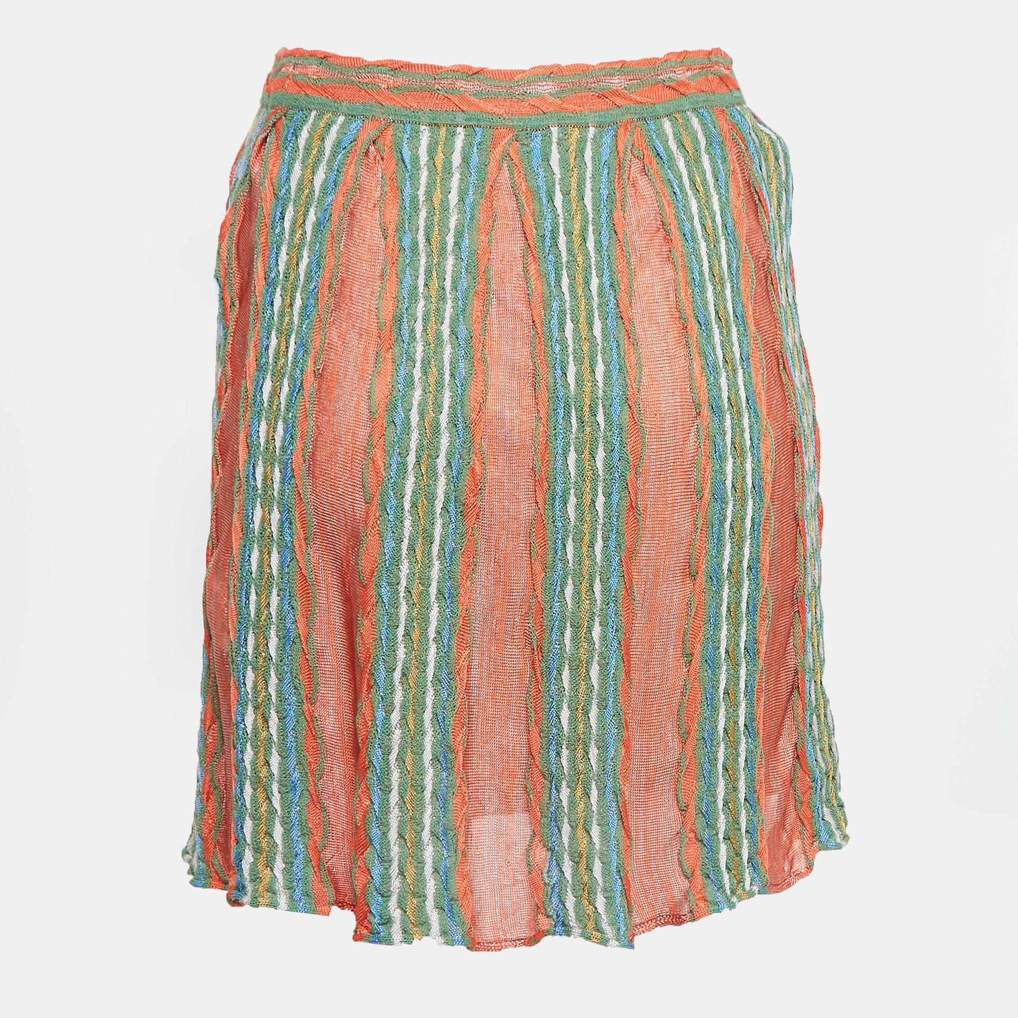 This elegant skirt is worth adding to your closet! Crafted from fine materials, it is exquisitely designed into a flattering shape. 