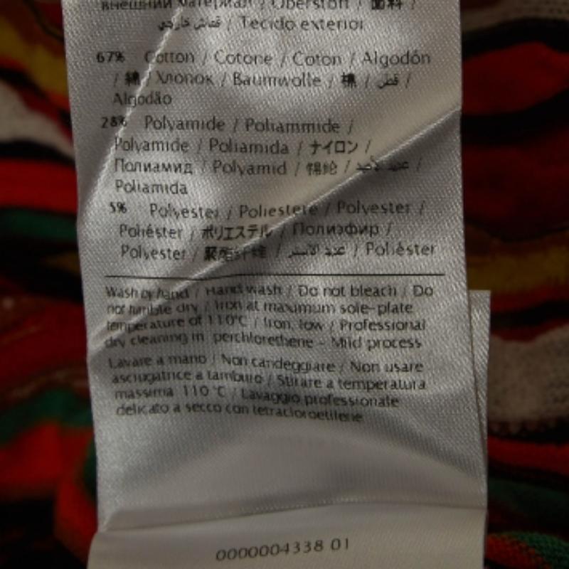 Che tu voglia uscire con gli amici o semplicemente rilassarti, questo cardigan è un capo versatile e può essere abbinato in molti modi. È stato realizzato con un tessuto pregiato.