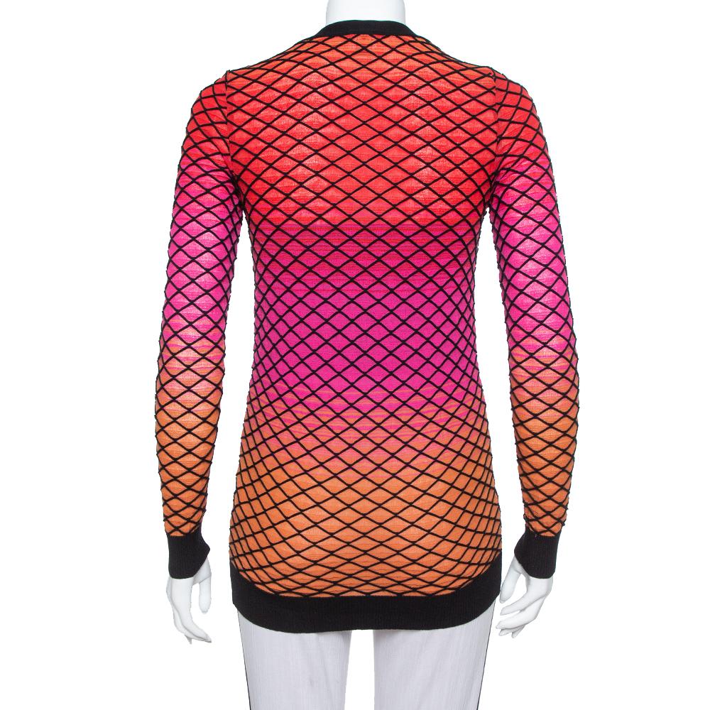 M Missoni yet again charms us with this cardigan that is perfect for the fashionable you! The ombre pink creation is made of a blend of fabrics and features a crisscross knit design. It flaunts a contrasting black trim detailing and comes with front