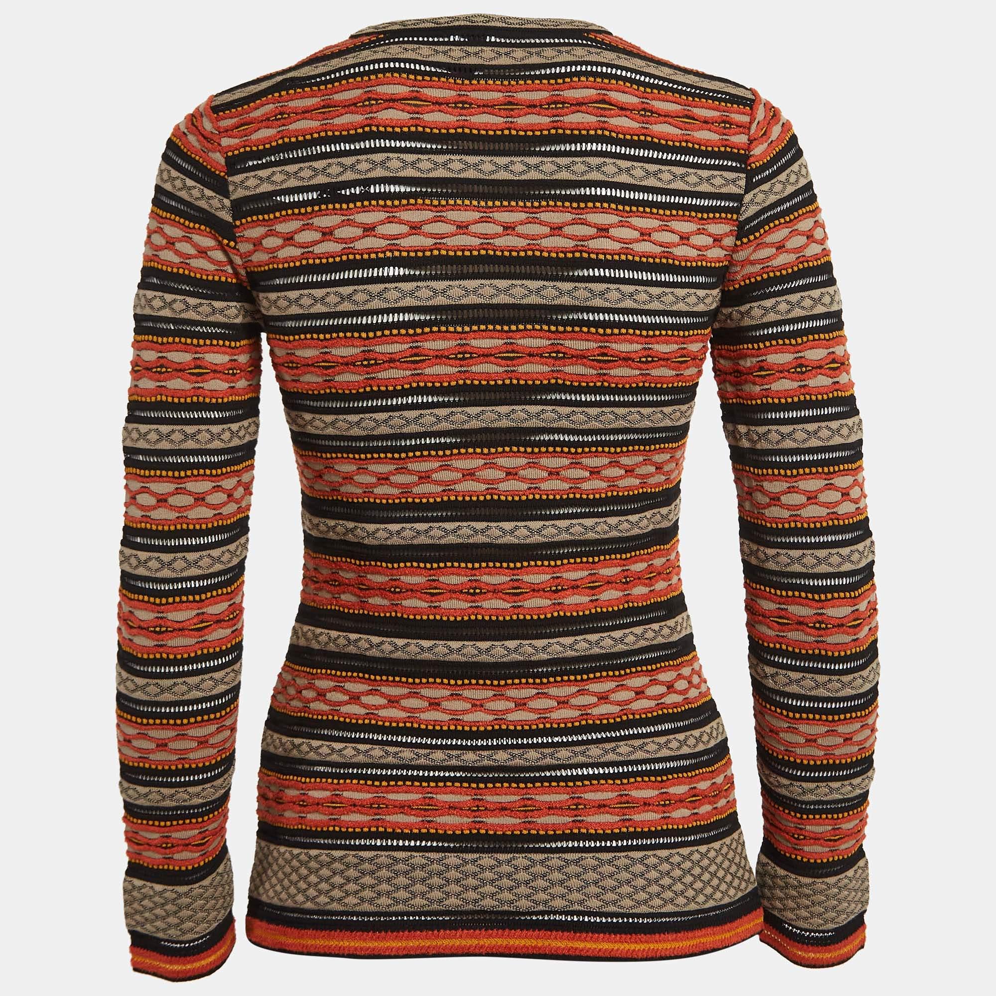 Find great style and comfort while wearing this designer top. Tailored using the best fabric the creation has been given immense detail. Style it with a skirt and heels.