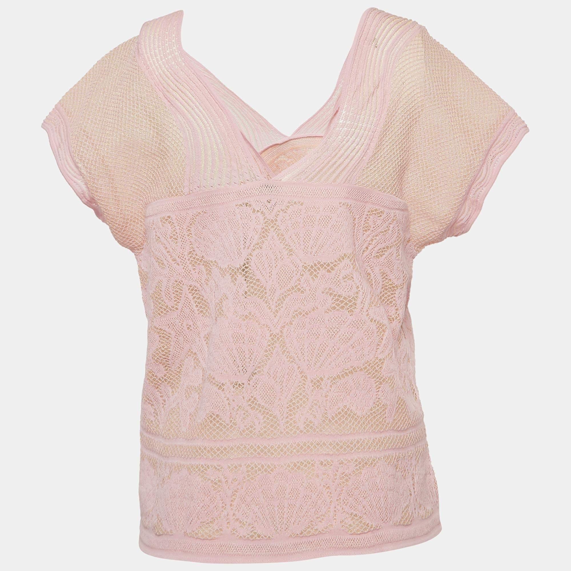 Find great style and comfort while wearing this designer top. Tailored using the best fabrics the creation has been given immense detail. Style it with a pair of jeans and flats.
