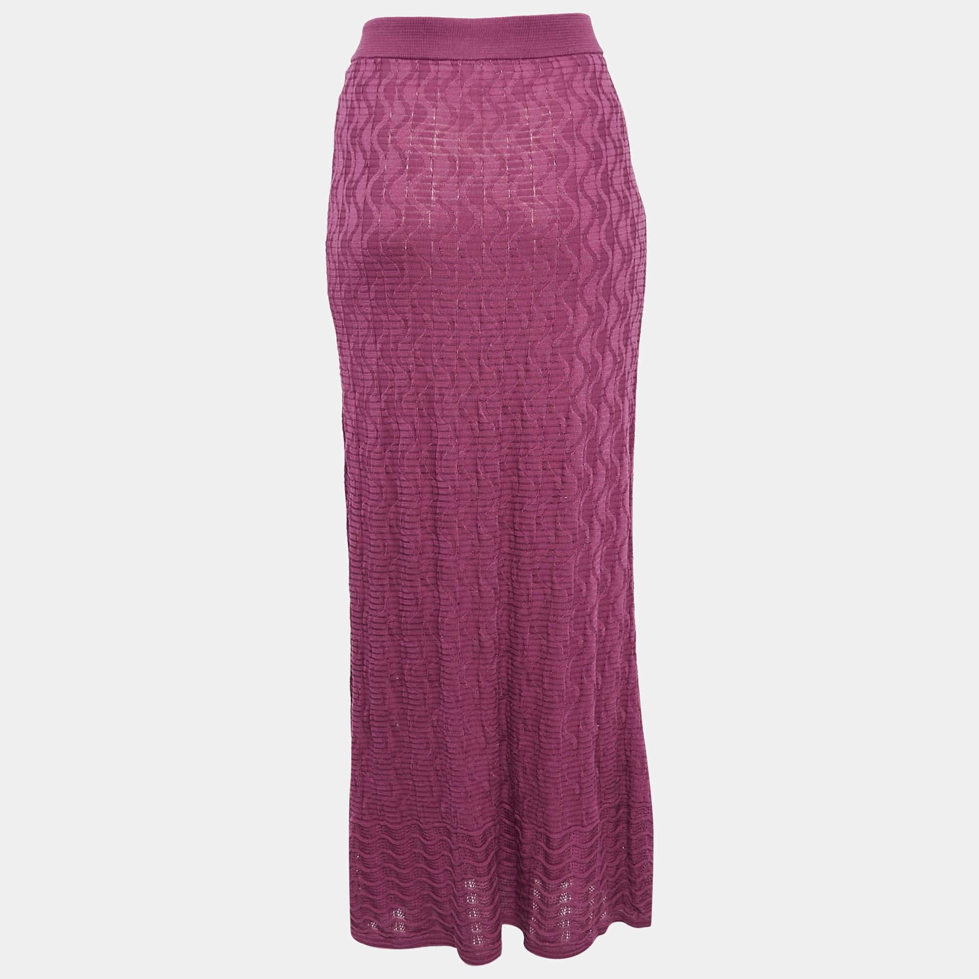 This lovely skirt is beautifully stitched from fine fabric. The comfy designer skirt has a flattering silhouette. Pair it with a simple top and strappy heels for a chic look.