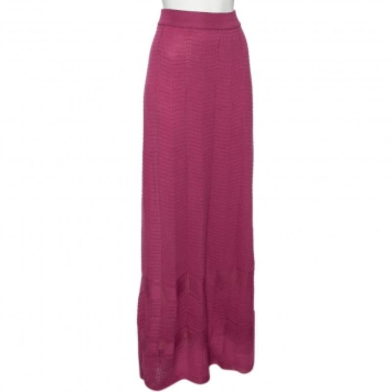 Ponte a la moda con esta maxifalda superelegante de M Missoni. Cosida meticulosamente con materiales nobles, esta pieza morada te hará ganar cumplidos si la combinas con tacones altos y joyas apiladas.