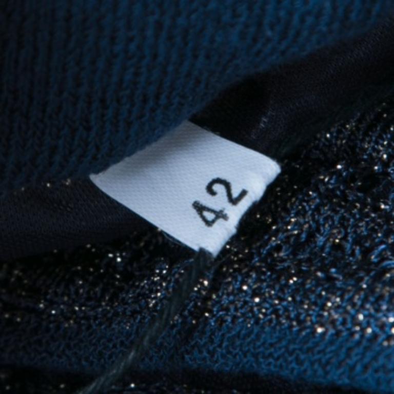 Tricotée dans un motif perforé avec des accents de lurex, cette jupe violette de M-One est idéale pour un look de soirée sans effort. Coupée dans une forme flatteuse, la jupe peut être portée avec aisance et confort. Il est de longueur maxi et