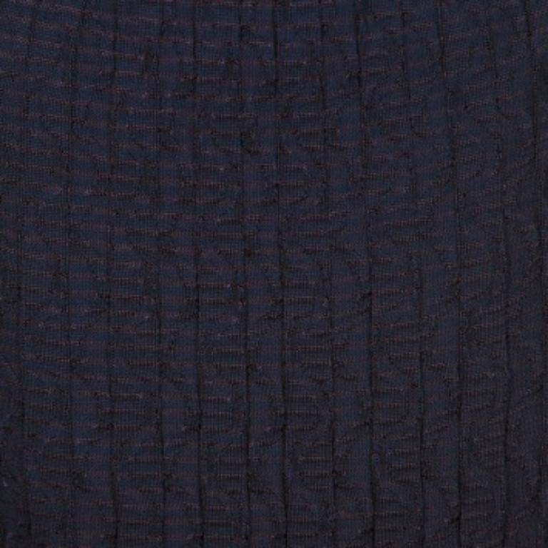 Flaunting patterned knitting, this purple skirt from M Misson is ideal for a chic, casual look. Cut from a wool-nylon blend, the skirt can be worn for ease and comfort. It has a maxi length and a fitted silhouette. Style it with a casual top and