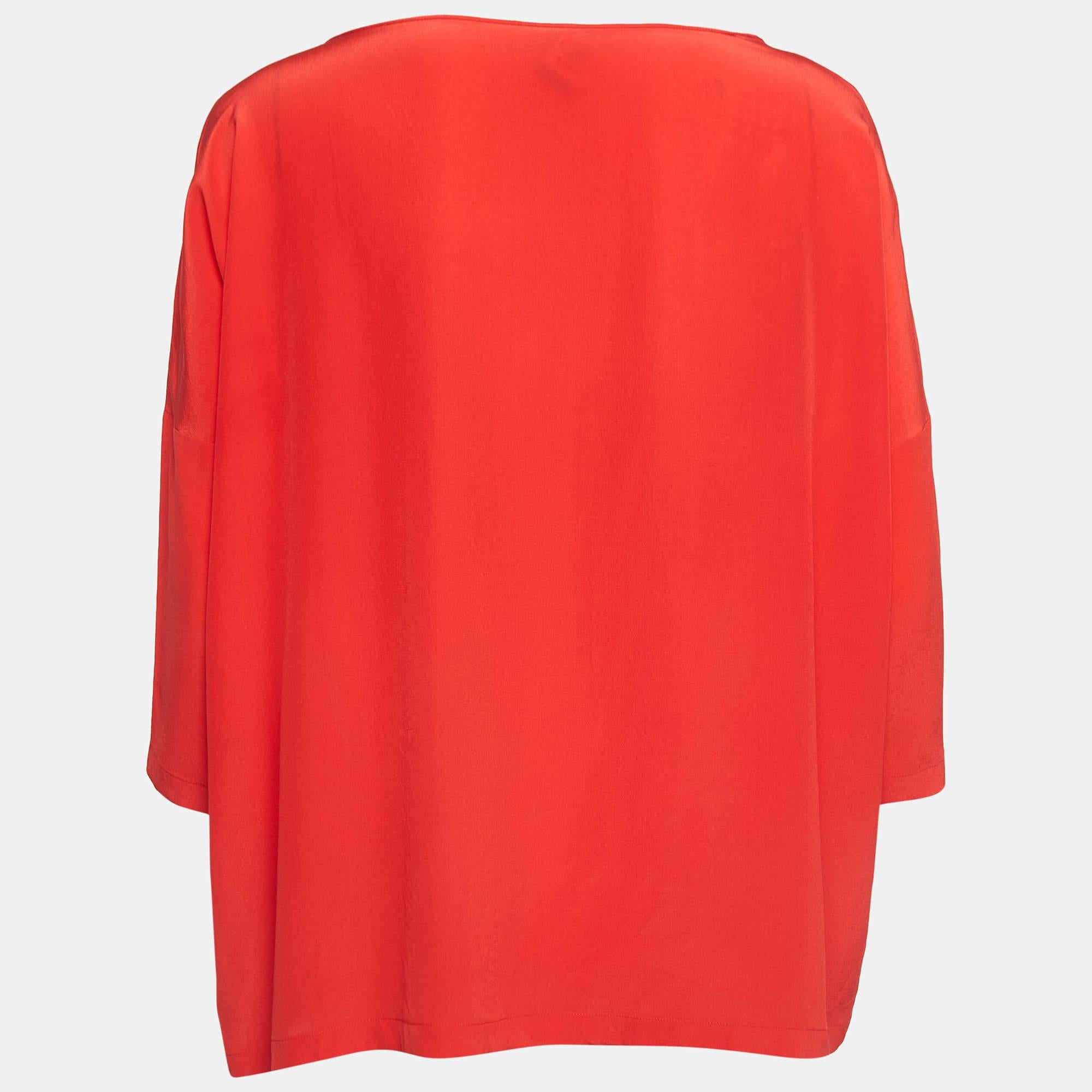 Find great style and comfort while wearing this designer top. Tailored using the best fabrics the creation has been given immense detail. Style it with a pair of jeans and flats.