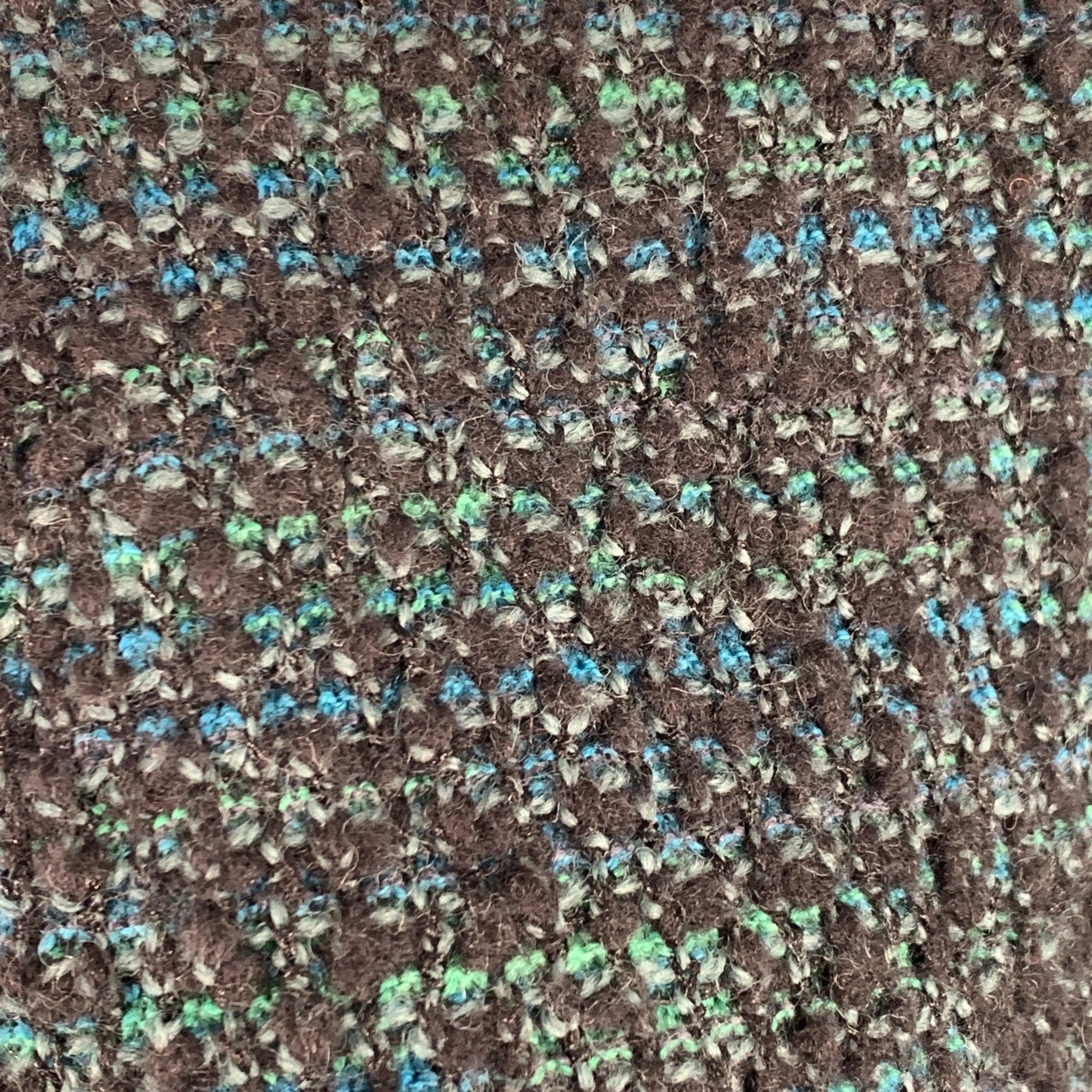 Abrigo M MISSONI de punto en mezcla de lana verde y gris oscuro, con un único broche de presión y la parte delantera abierta. Fabricado en Italia. Muy buen estado de conservación. 

Marcado:   IT 48 

Medidas: 
 
Hombro 17,5 pulgadas Busto: 46