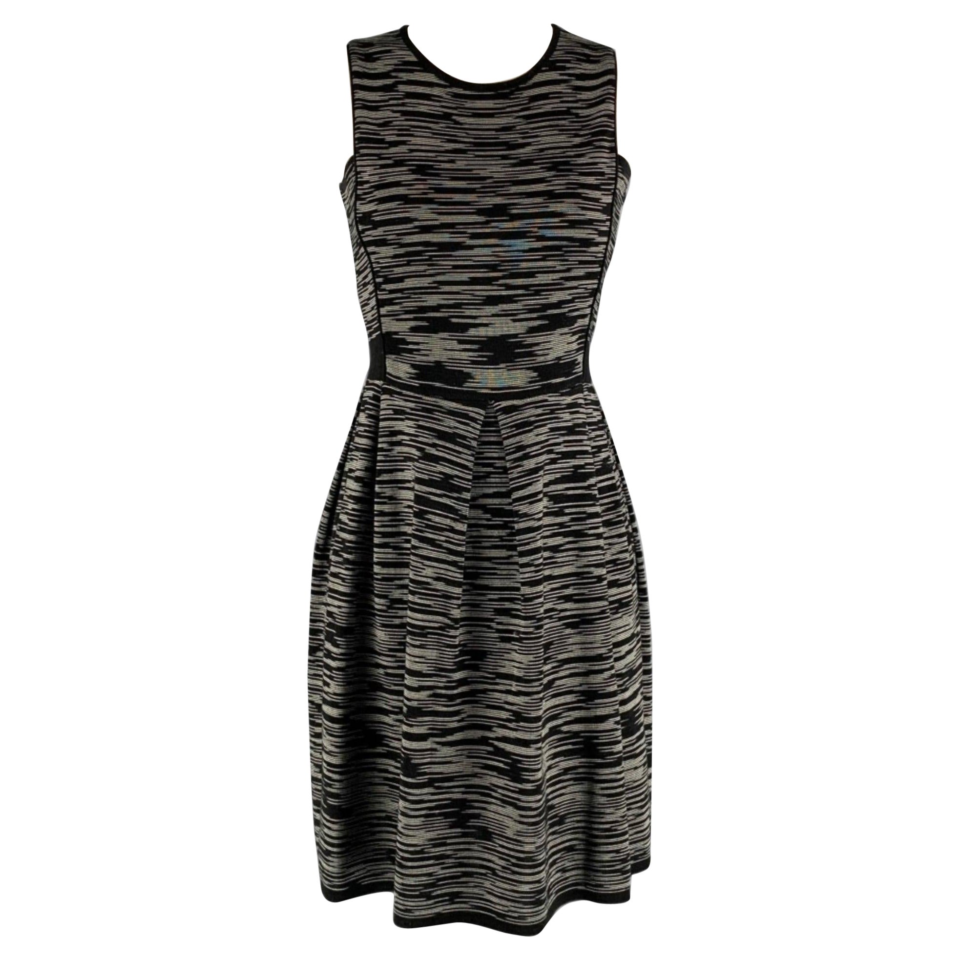 Robe trapèze M MISSONI taille 4 en maille noire et blanche