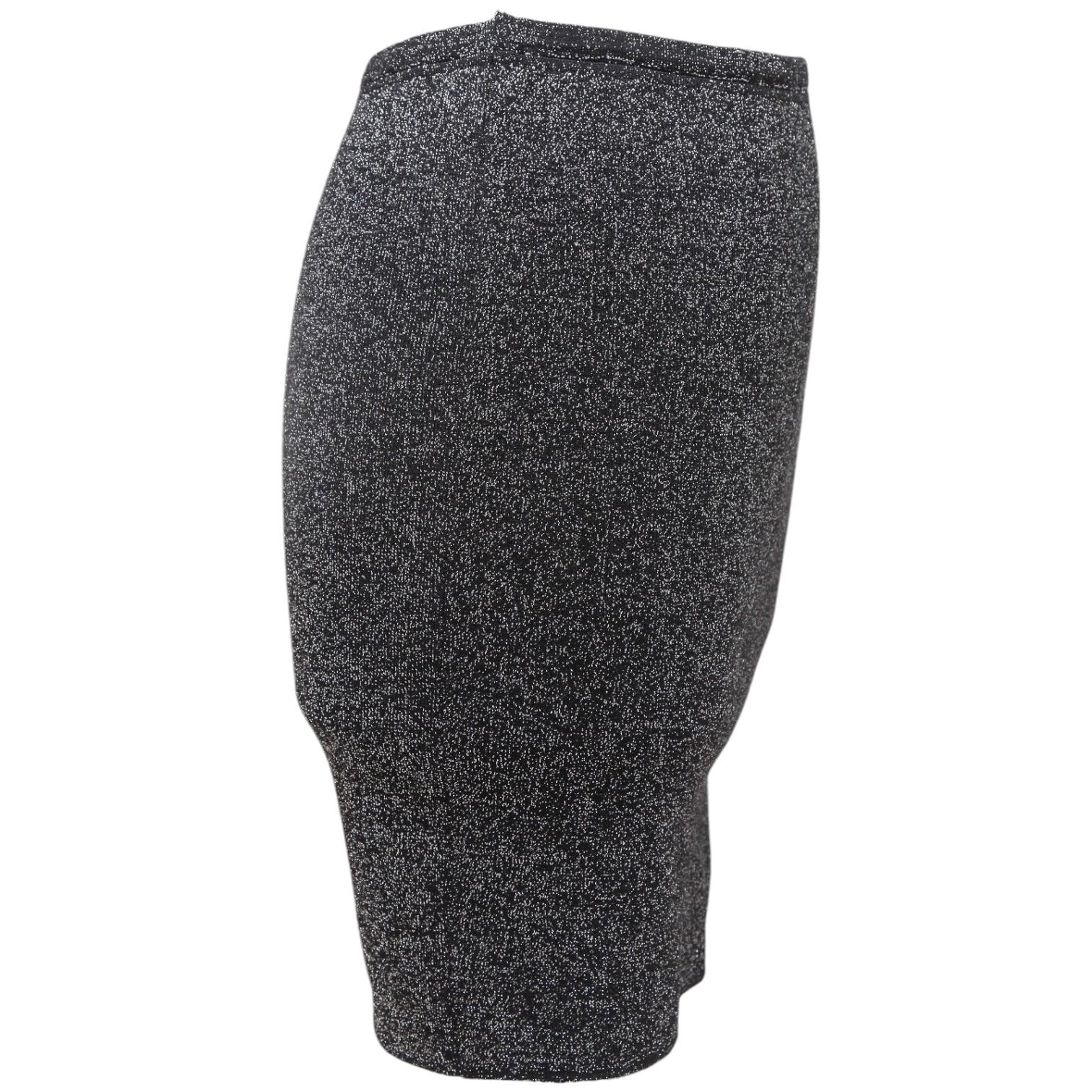 MINI FALDA METÁLICA M MISSONI AUTÉNTICA GARANTIZADA


Detalles:
- Minifalda metálica negra y plateada.
- Buena elasticidad del material.
- Sin cierre, cintura elástica.
- Sin forro

Material: 77% Acetato, 11% Poliéster, 12% Nylon

Talla: 40

Medidas