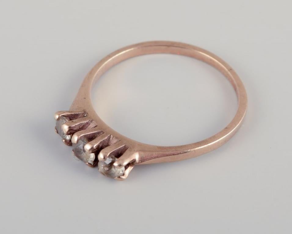 M. P. Christoffersen, Danish goldsmith. Classic gold ring adorned with three semi-precious stones.
Measured at 14 karat.
From the mid-20th century.
Master hallmark MPC.
Perfect condition.
Dimensions: 17.25 mm / US size 7