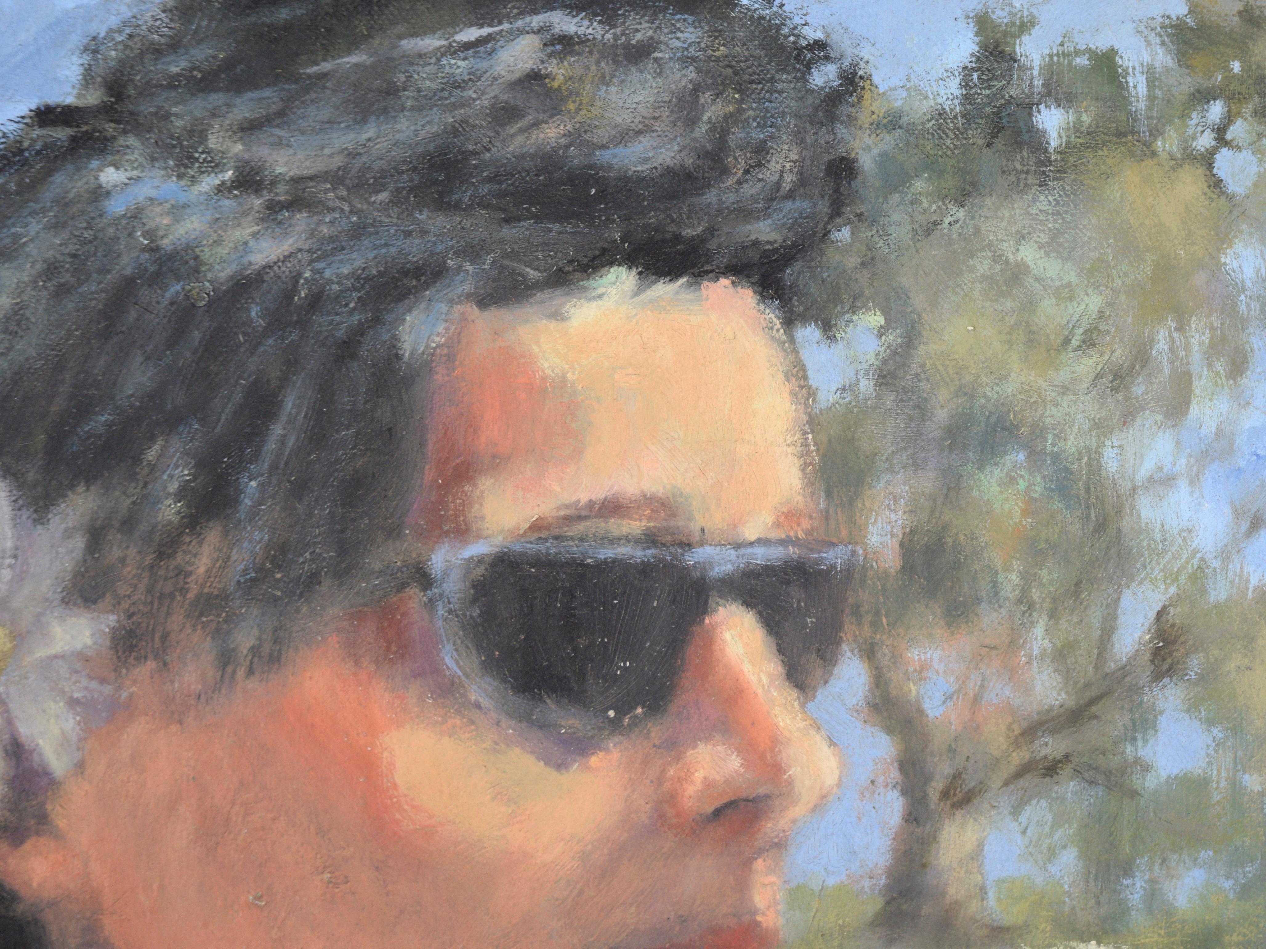Porträt einer kalifornischen Frau mit Sonnenbrille in Acryl auf Masonit – Painting von M. Pavao